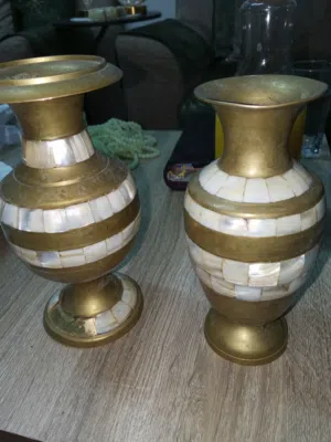 مزهريه نحاس منزل صدف طول 22سم .وزن كيلو تقريبا .