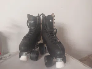 41شيكاغو، زلاجات جديدة تمامًا. مقاس 41 chicago, brand new roller skates. size