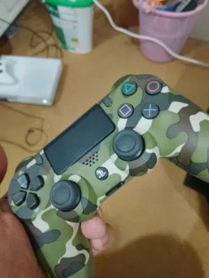 PlayStation 4 (DualShock 4).