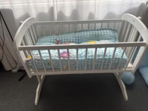 سرير وهزاز بيبي أطفال ماركه جونيورز