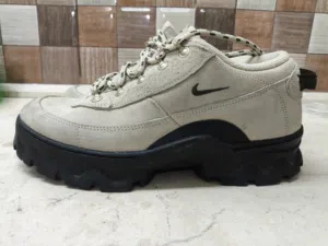 Nike Lahar Low Original  حذاء نايك أصلي بحالة ممتازة