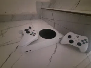 اكسبوك سيريس اس مستعمل نضيف جدا ومعه اكسسوارات كامله
