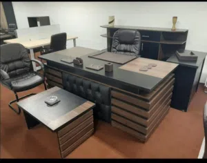 مكاتب تفصيل جميع القياسات مكتب مدير/مكتب موظفين/مكتب طلاب /طاولات اجتماعات/ريسبشن/كراسي مدير كراسي