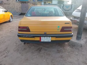 السلام عليكم  سياراة بيجو 405موديل 12 مكينه تبخير باتري جديد  عينه وصينيه جديده تخم تاير جديد تبريد