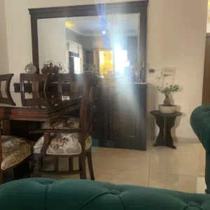 طاولة سفره خشب كويتي 8 كراسي و بيرو