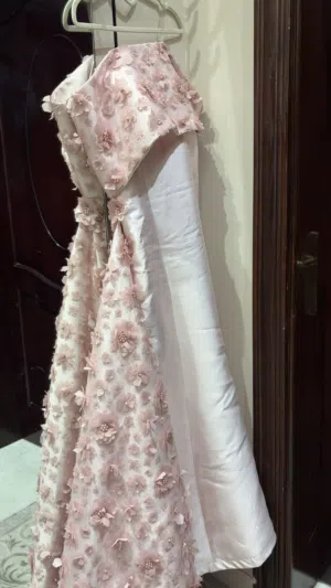 فستان للبيع