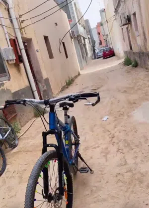 سلام عليكم دراجه هوائيه سبوع لفات شريتها سفار للبيع تعبتر جديده