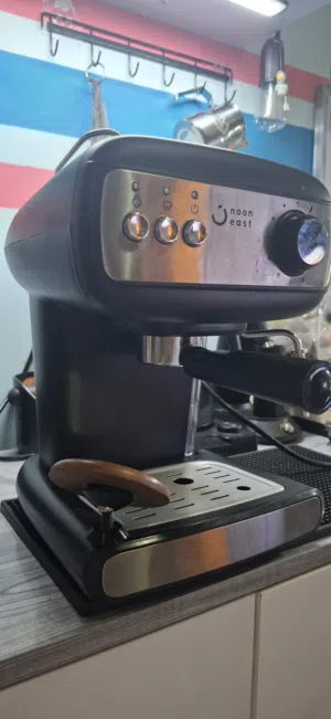 للبيع مكينة نون أيست للأسبريسو مع طاحونه كهربائيه