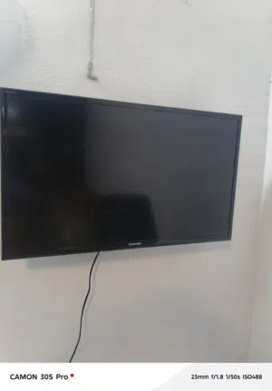 شاشة سامسونج 32بوص بحال جيدي