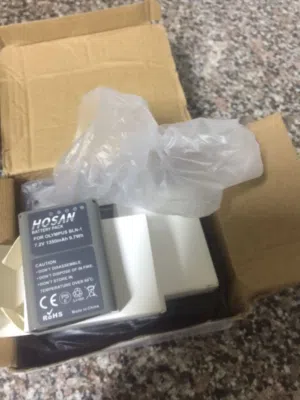 عدسات ومايكات وبطاريه للكميرات