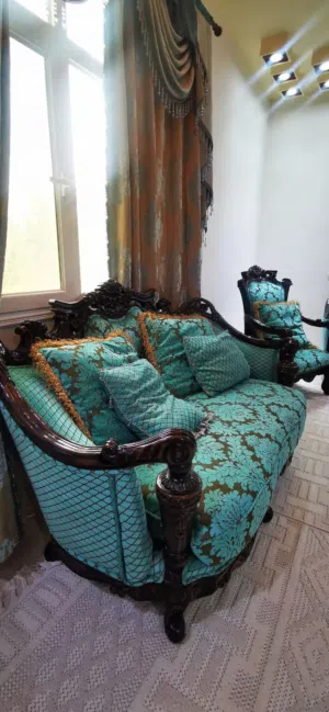 للبيع طقم كنب خشبي