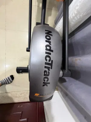 للبيع جهاز NordicTrack Elliptical الأصلي بحالة ممتازة جداً.