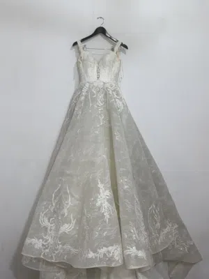 للبيع فستان زفاف تركي شركة MKMODA ATELIER مستعمل بحالة ممتازة ، مقاس M