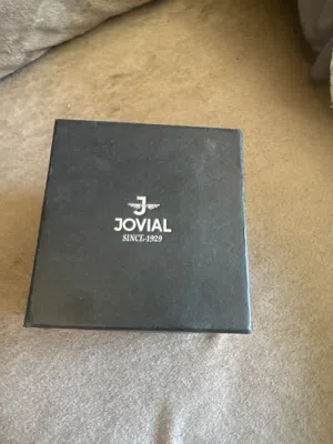 ساعة من ماركة Jovial
