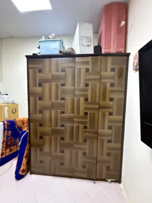 Wood 4 door wardrob