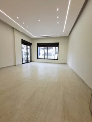 شقة فاخرة - لم تسكن - 3نوم - 210م - مطلة - موقع مميز / عبدون