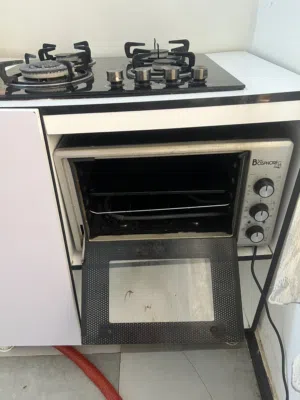 طباخ واوفن والميز للبيع