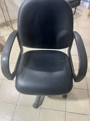 كرسي كمبيوتر لمكتب شبه جديد