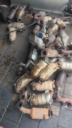 Exhaust catalytic converter