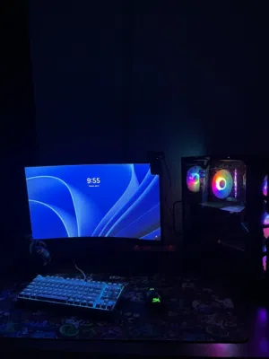 جهاز pc للبيع حالة استعمال خفيف جدا مع جميع الاكسسوارات
