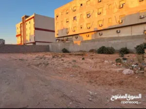 متوفر للبيع قطعة أرض مميزة واجهتين بمنطقة الهضبة ابوشعالة