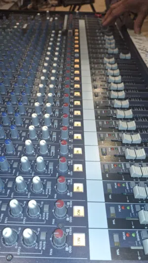 YAMAHA 24 MIXER 190