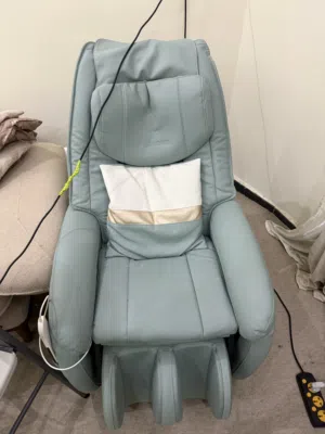 كرسي مساج تصميم خاص من اثاث ماس لون مميز