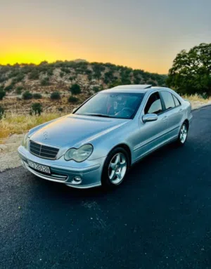 مرسيدس c180 موديل 2003 فل كامل فحص كامل السيارة مميزة وليست بحاجة إلى أي صيانه