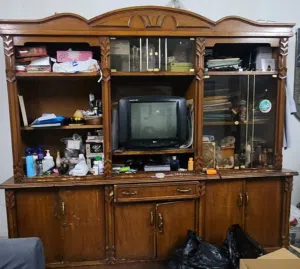 معرض( بوفيه) قديم مستعمل