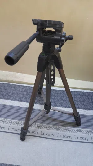 حامل ثلاثي القوائم هاما