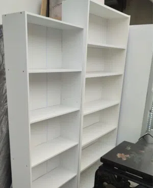 مكتبة من ايكيا