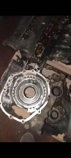 قطع غيار محرك سيارة