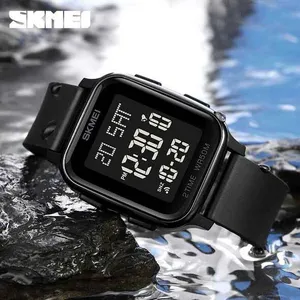 ساعة رجالية بتصميم رياضي مقاوم للماء و حزام قوي لمظهر أنيق SKMEI Montre Pour Homme Avec Design Sport
