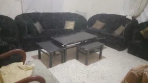 طقم كنب 9 مقاعد وضعو ممتاز مع الطاولات ب 80 طاولا سفره خشب بلوط ب40
