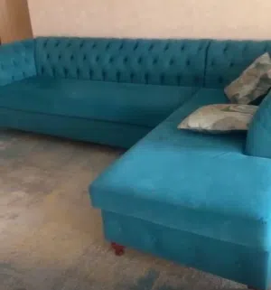 سياره  وطقم كنب للبيع متواجد فى عجمان