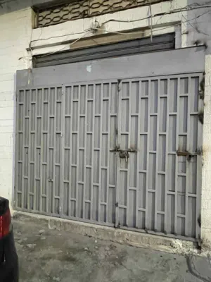 باب محل حديد ثقيل للبيع  او البدل على خرفان حليب رضايع