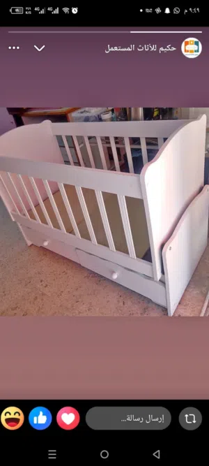 سرير اطفال لون ابيض نظام هزاز