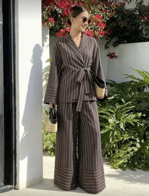 طقم نسائي جديد غير مستعمل – بليزر مع بنطلون واسع مخطط  أنيق وراقي — شي إن