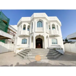 Beachside Villa Shatti Al Qurum فيلا قريبة من البحر شاطئ القر