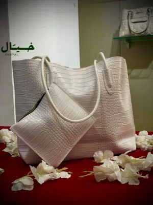 حقائب للبيع