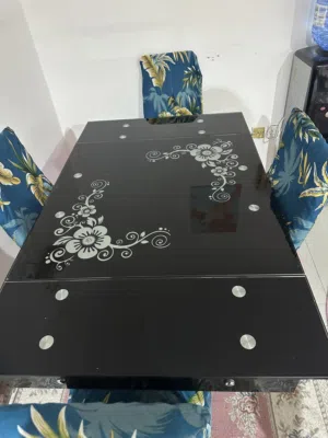 طاوله طعام