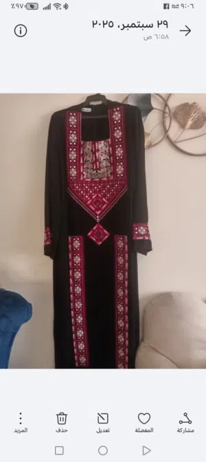 اثواب مطرزه في منها مستعمل وفي منها جديد قياس اكس لارج كل واحد ب 10 دنانير