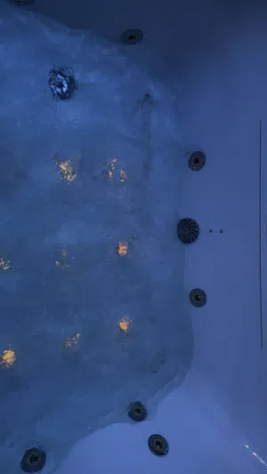 جاكوزي مع ممميزات متعددة