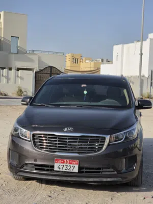 Kia Grand Carnival Gulf Model 2016 Owner Single Electric Zipper Doors Rear Camera Working In Good Co