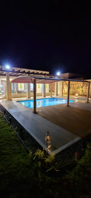 مزرعة جديدة في منتجع جبل سيفة قرب البحر . غرفتين و صالة مع غرفة خادمة خصم حتى 25 ٪. Special  offer