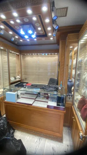 ديكور محل ذهب