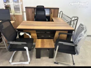 مكاتب ادارية ومكاتب موظفين بأسعار وتشكيلات متنوعة