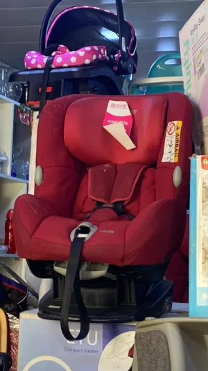 Maxi-Cosi Carseat كرسي سيارة ماكسي كوزي وضعه ممتاز جداً تم استخدامه بشكل قليل