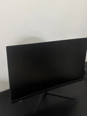 شاشه قيمرز ماركتها Gameon ممتاااازه والله عن تجربه بسيطه تصلح لجميع الاجهزه ولا عليها خلاف او ضرر