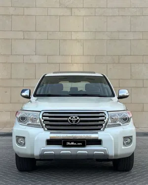 Toyota Land Cruiser GXR V8-2013